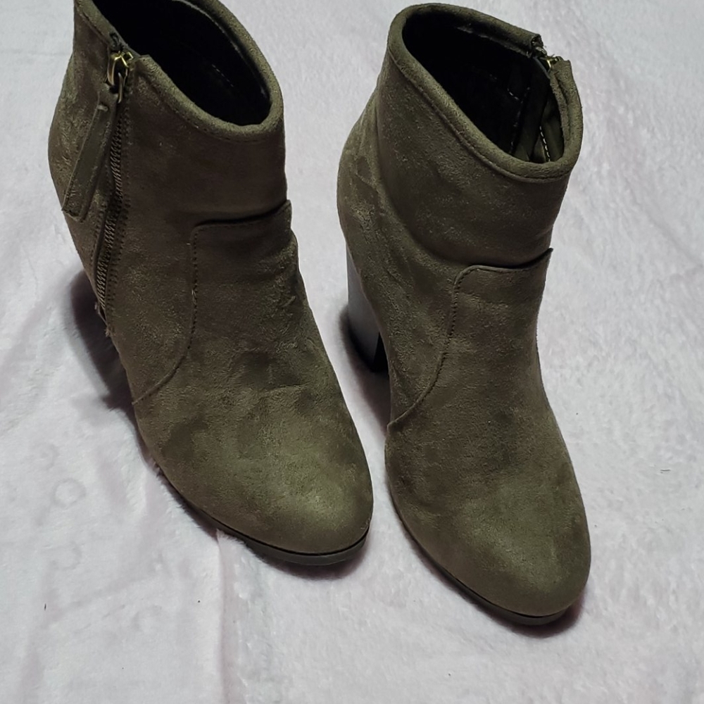 JG, tan colored ankle boots, with heels and zipper